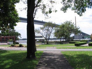 สะพานแขวน ศาลาริมน้ำ